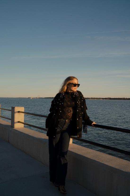 Woman in a black outfit by the waterfront